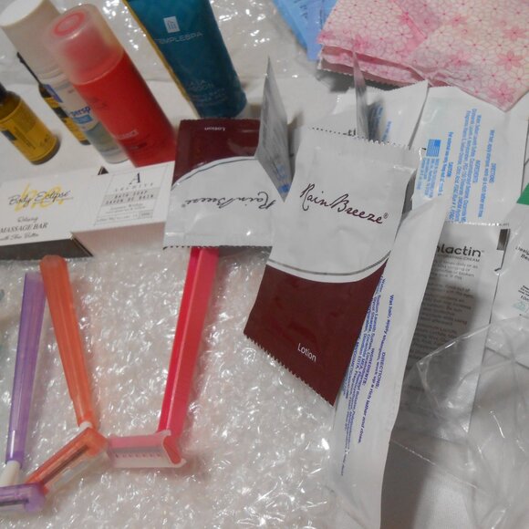 FAMILY LOT TRAVEL & FULL SIZE LOTION SHAMPOO DEODORANT RAZORS PANTY LINERS SOAP - Picture 6 of 9